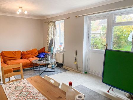 3 bedroom semi-detached house to rent - Photo 2