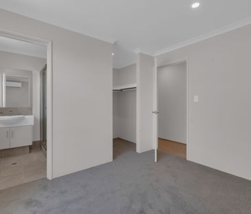 3 x 2 Family Home in Hilbert - Photo 6