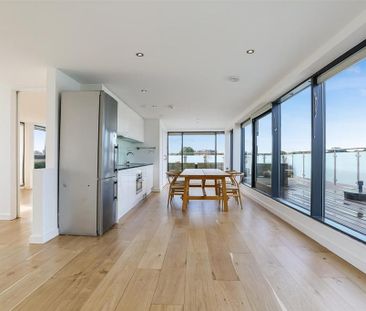 2 bedroom penthouse to rent - Photo 3