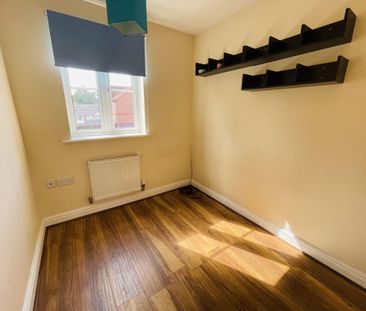 St. Bedes Drive, Boston - Photo 4