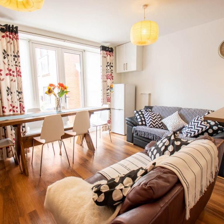 6 bedroom house to rent - Photo 1