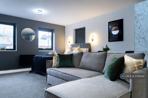 Studio to rent - Photo 1