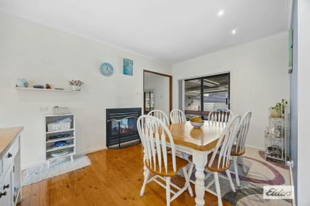 Spacious Family Living in Ararat's Popular West End - Photo 5