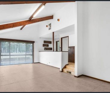 4-Bedroom Family Home for Rent in Prime Craigieburn! - Photo 2