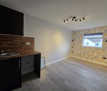 Ash Road, Aldershot GU12, London - Photo 1