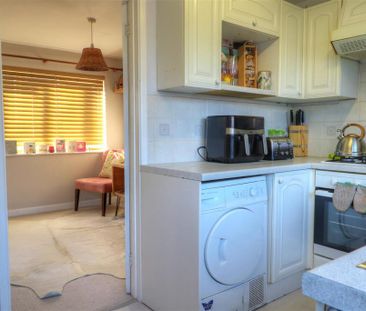 3 bedroom terraced house to rent - Photo 2