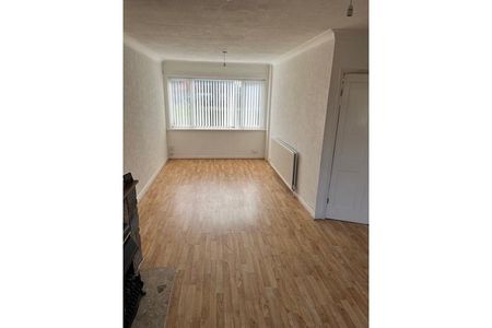 4 bedroom semi-detached house to rent - Photo 3