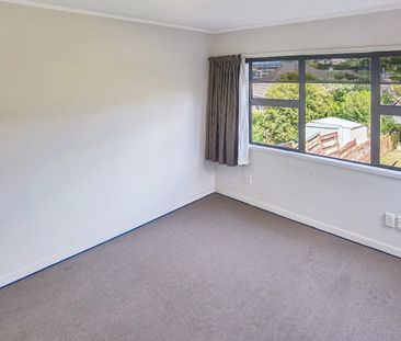 Remuera - 4 Bedrooms with 2 Bathrooms - Photo 3