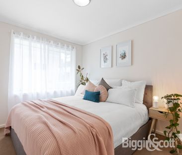 SPACIOUS AND CONVENIENT APARTMENT - Photo 4