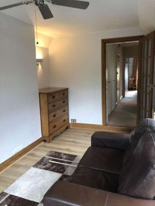 New Road, Chilworth, GU4 - Photo 1