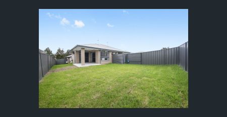 Modern unit with location conveniences - Photo 2