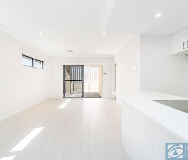 Modern & Bright Villa In Prime Location - Photo 1