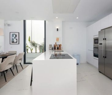 Detached Villa in San Roque - Photo 5