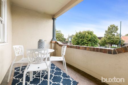 STUNNING TOP FLOOR IN A TOP CLASS LOCALE - Photo 3