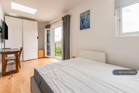 5 bedroom end of terrace house to rent - Photo 2