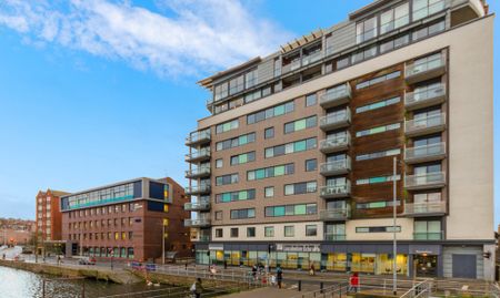 2 bedroom Penthouse to let - Photo 4