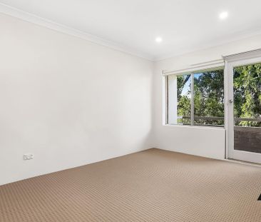 Two-Bedroom Apartment with Dual Balconies - Photo 2