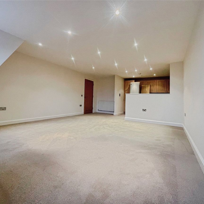 Darville House, Oxford Road East, Windsor, Berkshire, SL4 1EF - Photo 1