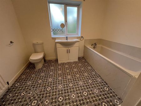 3 bedroom detached bungalow to rent - Photo 2