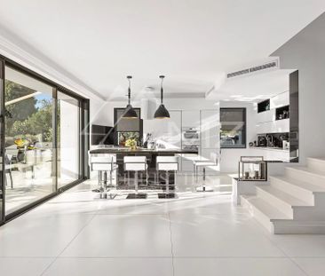 Proche Cannes - Juan-les-Pins - Villa moderne à pied de la plage - Photo 1