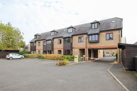 Queens Court, St. Margaret's Square, Cambridge - Photo 3