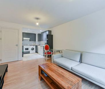 1 bedroom flat to rent - Photo 2