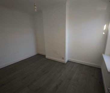 3 bedroom end of terrace house to rent - Photo 4