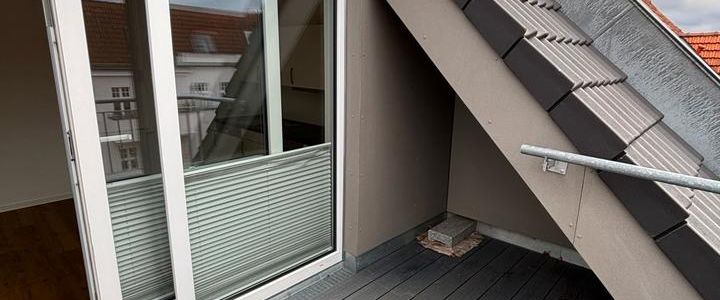 Stilvolle 2 Zimmer-DG-Wohnung mit Loggia - Neubau - Foto 1