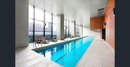 Stylish Studio with City Views & Prime Location - Photo 3