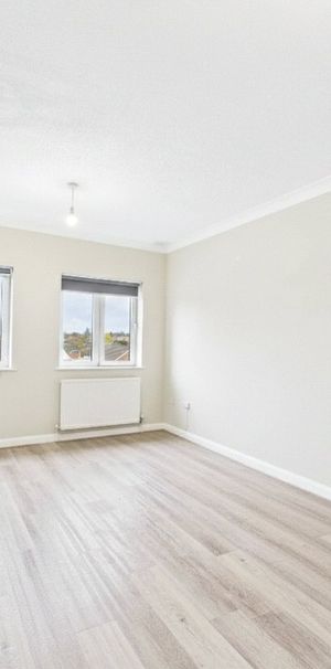 Shifford Crescent, Shifford Crescent, - Photo 1