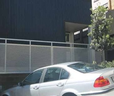 Modern 2 Bedroom tounhouse with bedroom balcony - Photo 1