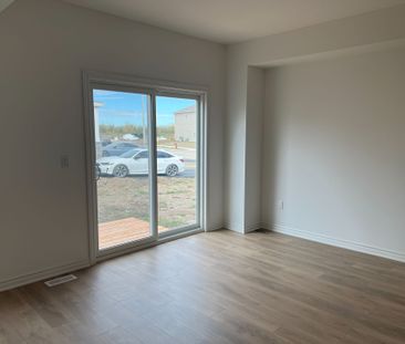 For Lease - 63 Lincoln Drive, Belleville, Ontario - Photo 2