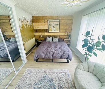 2 bedroom Flat To Let - Photo 1