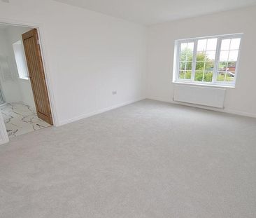 4 bedroom detached house to rent - Photo 3