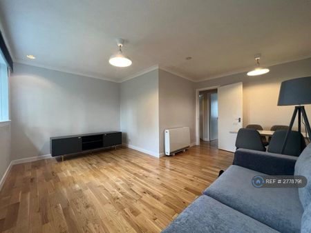1 bedroom flat to rent - Photo 2