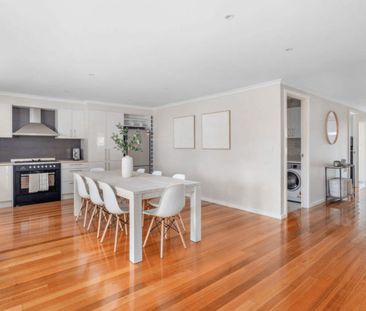 Relaxed Beachside Living in the Heart of Dromana - Photo 2