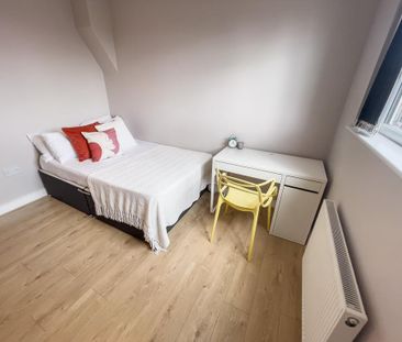 6 bedroom terraced house to rent - Photo 2