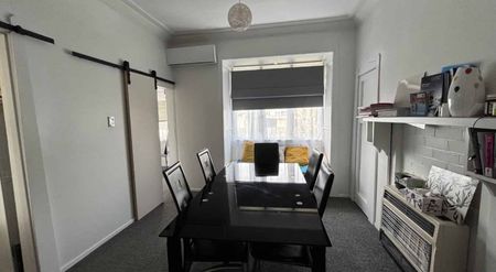 Family home in the heart of Springvale - Photo 2