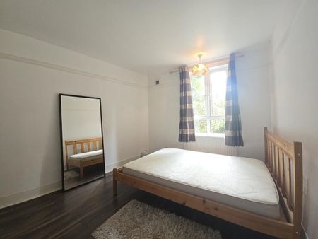 3 Bed Flat, London, W3 - Photo 5