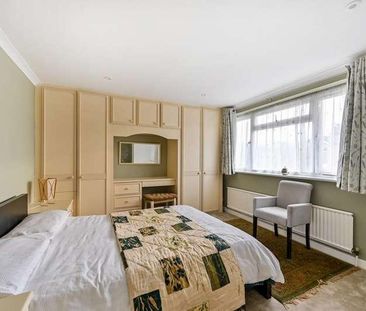 Cleveland Gardens, Worcester, KT4 - Photo 1