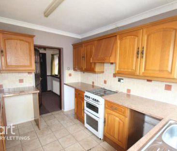 3 bedroom semi-detached house to rent - Photo 6