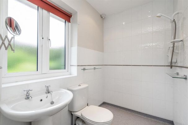 6 bedroom detached house to rent - Photo 1