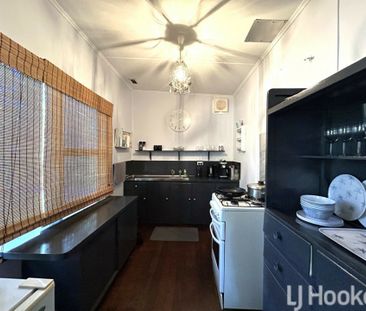 Charming Character Home. - Photo 2