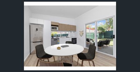 MODERN AIR-CONDITIONED HOME WITH OFF STREET PARKING - Photo 3