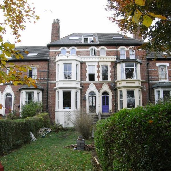 Brookfield Road, Leeds - Photo 1