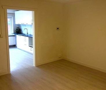 Ruim appartement met 3 slaapkamers nabij het centrum - Photo 1