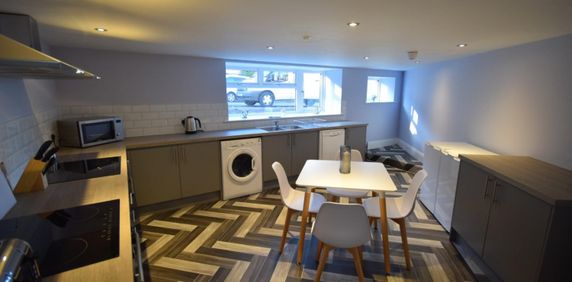 1 bedroom Flat To Let - Photo 2