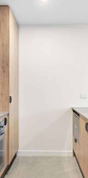 2 Bed, 2 Bath Townhouse with Garage! - Photo 1