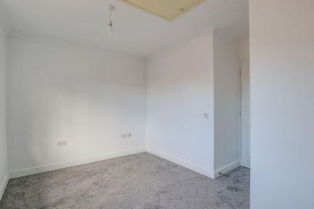 2 bedroom semi-detached house to rent - Photo 5