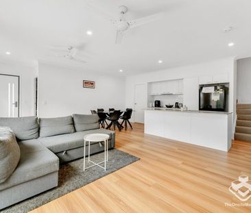 New Modern Townhouse with Double Garage - Photo 2